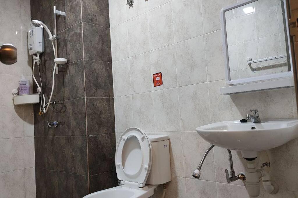 באנגי Hidayah Homestay Near Ukm And Ktm Station With High Speed Wifi - Pool & River View מראה חיצוני תמונה