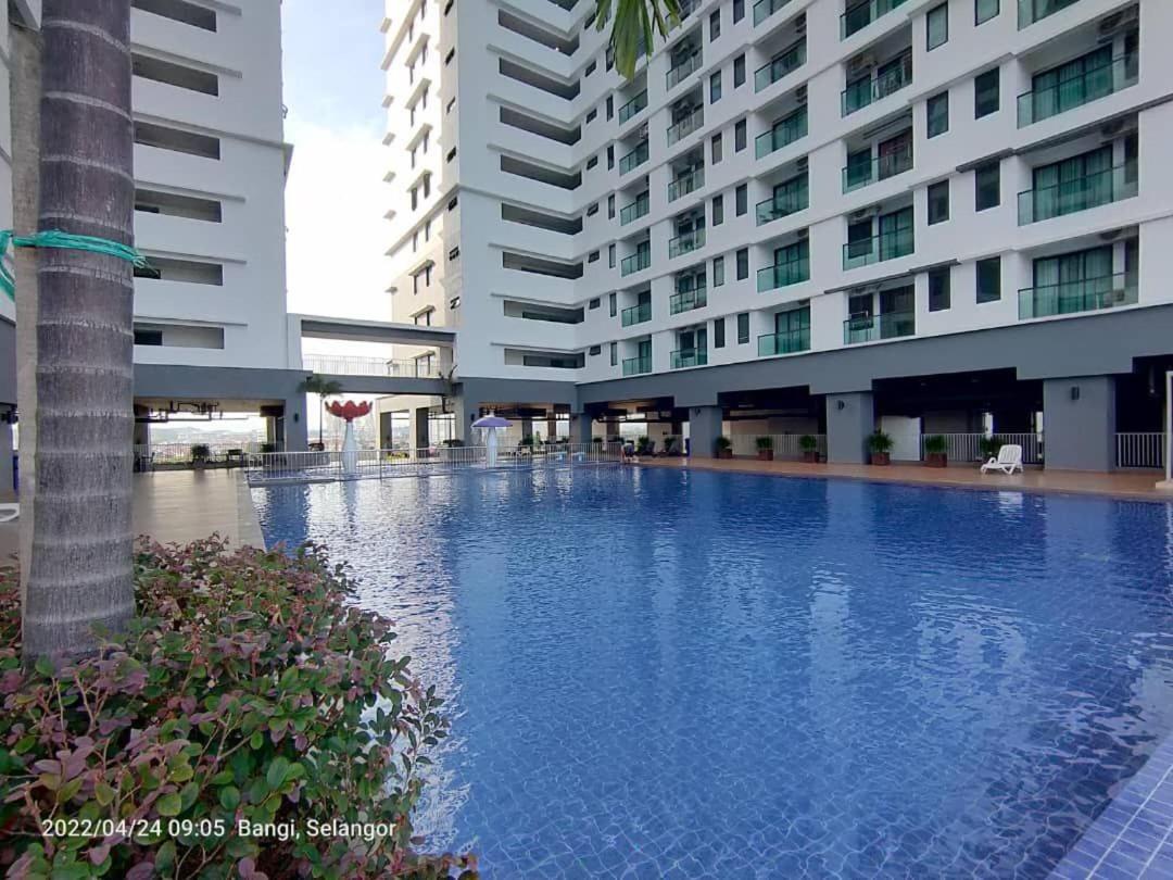 באנגי Hidayah Homestay Near Ukm And Ktm Station With High Speed Wifi - Pool & River View מראה חיצוני תמונה